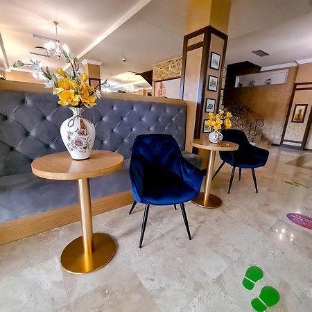 Hotel Yarus Plus بلوييست المظهر الخارجي الصورة