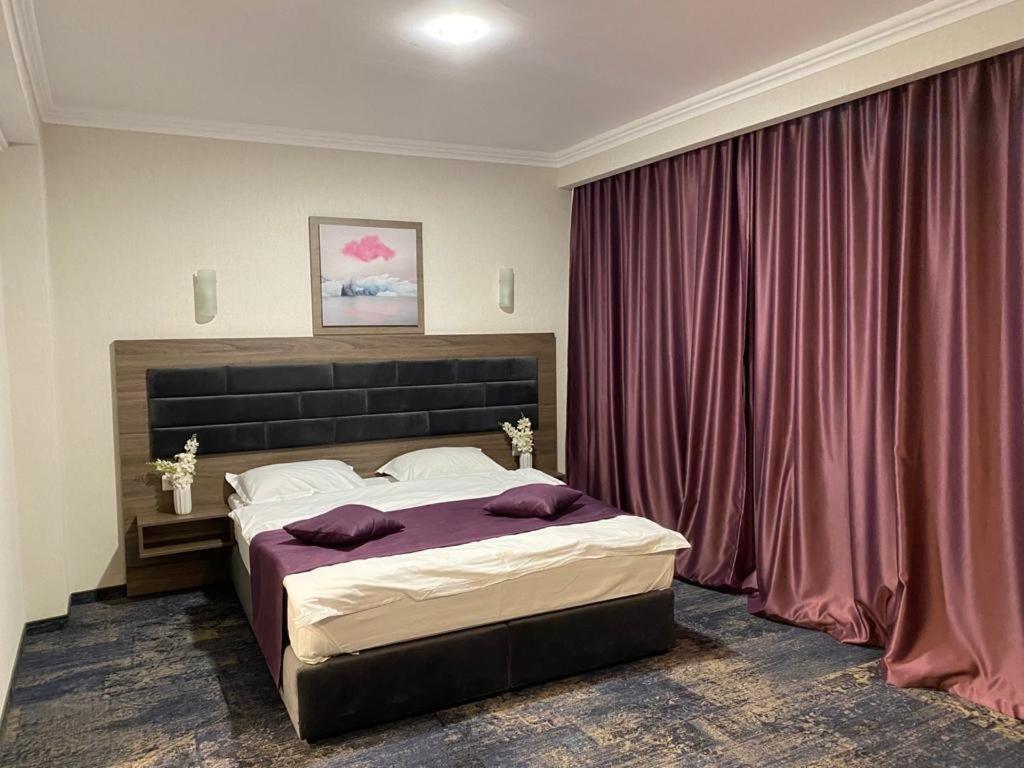 Hotel Yarus Plus بلوييست المظهر الخارجي الصورة