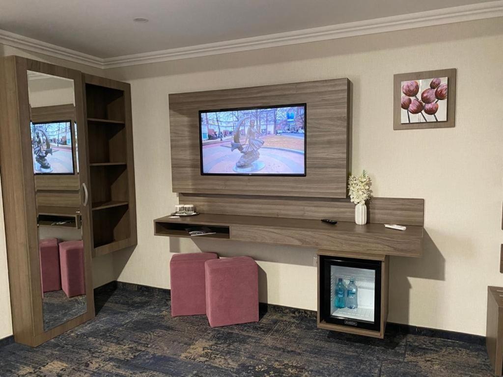Hotel Yarus Plus بلوييست المظهر الخارجي الصورة