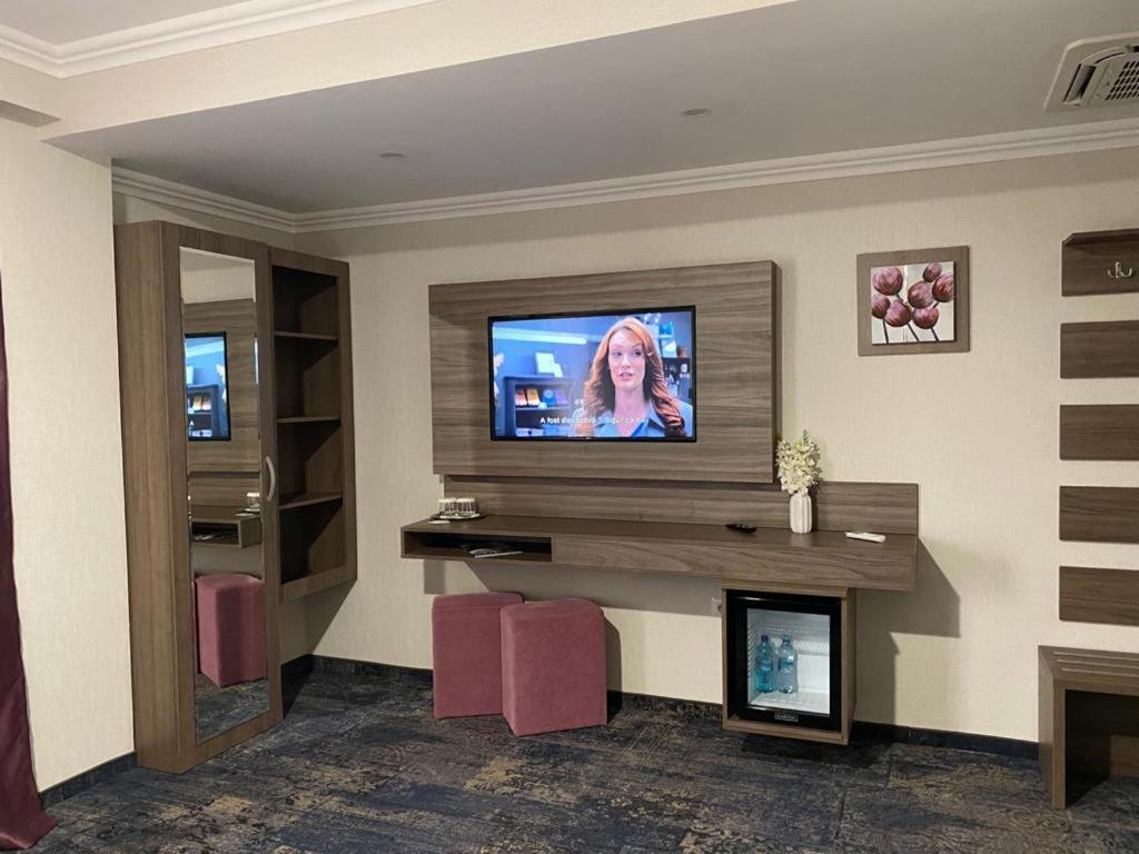 Hotel Yarus Plus بلوييست المظهر الخارجي الصورة