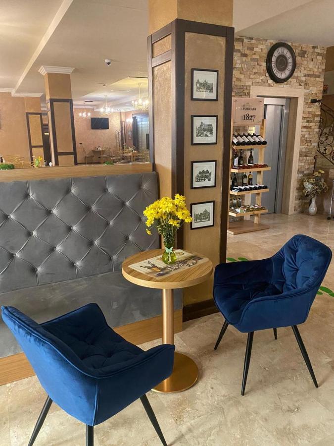 Hotel Yarus Plus بلوييست المظهر الخارجي الصورة