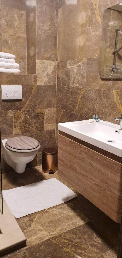 Hotel Yarus Plus بلوييست المظهر الخارجي الصورة