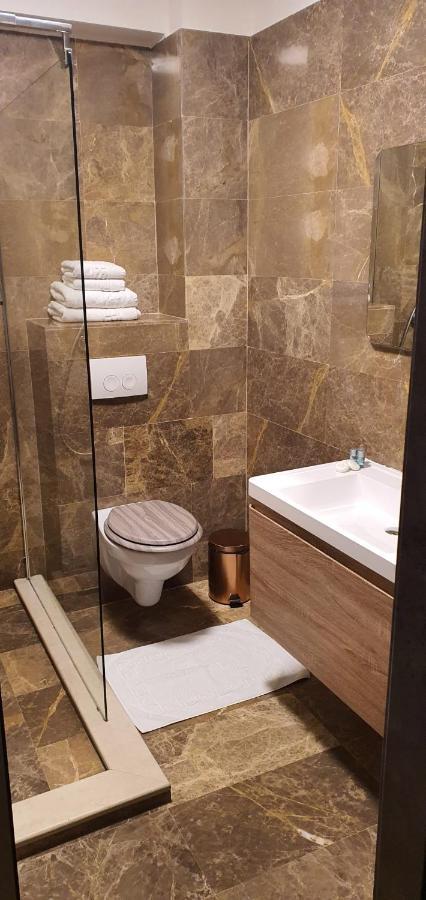 Hotel Yarus Plus بلوييست المظهر الخارجي الصورة