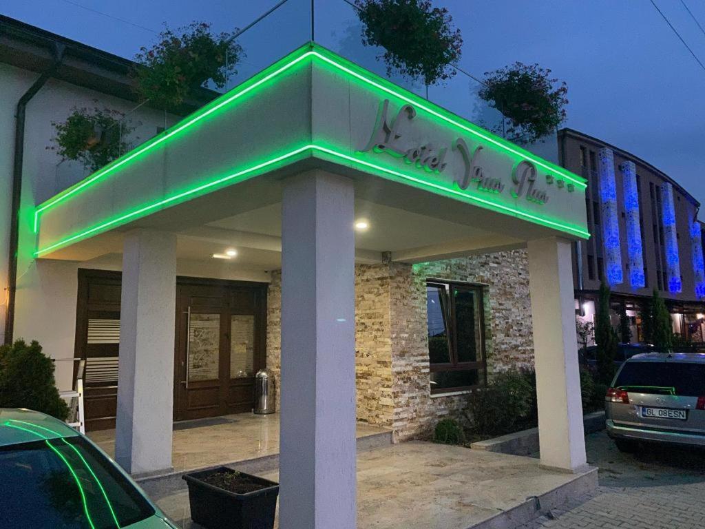Hotel Yarus Plus بلوييست المظهر الخارجي الصورة