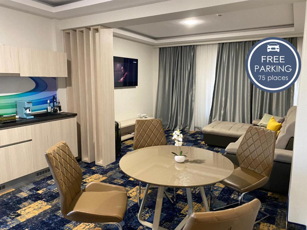 Hotel Yarus Plus بلوييست المظهر الخارجي الصورة