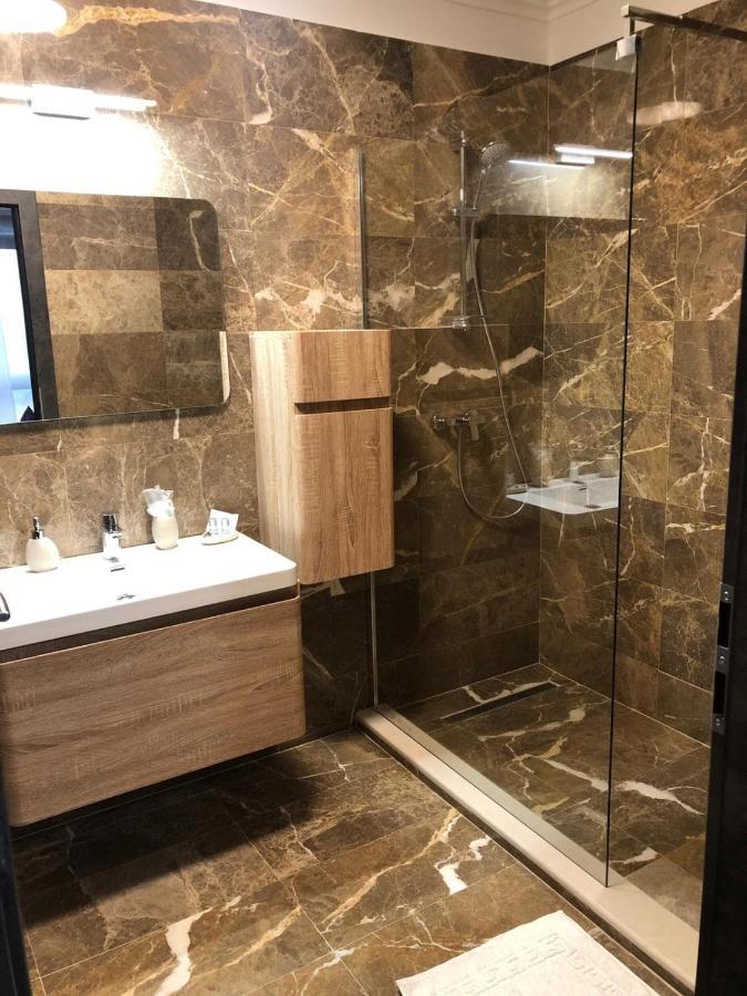 Hotel Yarus Plus بلوييست المظهر الخارجي الصورة