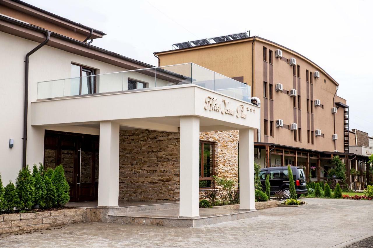 Hotel Yarus Plus بلوييست المظهر الخارجي الصورة