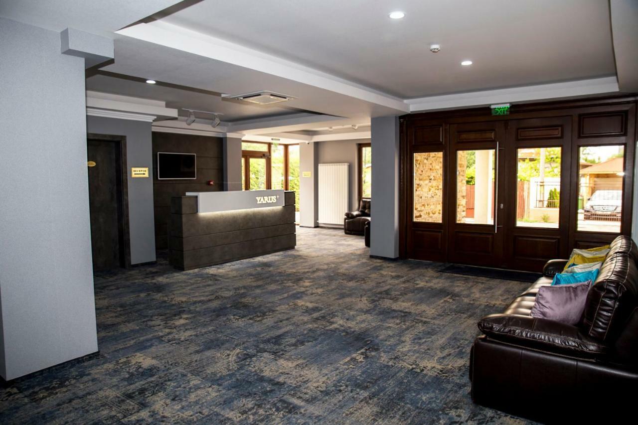 Hotel Yarus Plus بلوييست المظهر الخارجي الصورة