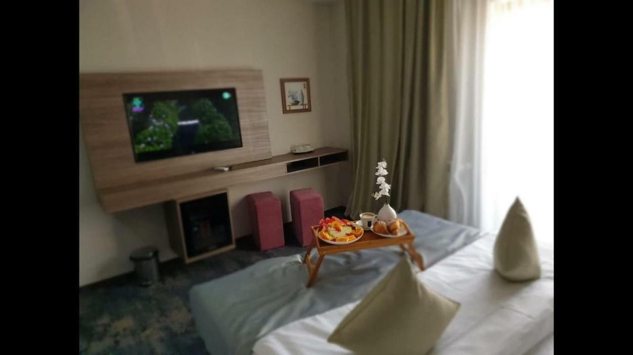 Hotel Yarus Plus بلوييست المظهر الخارجي الصورة