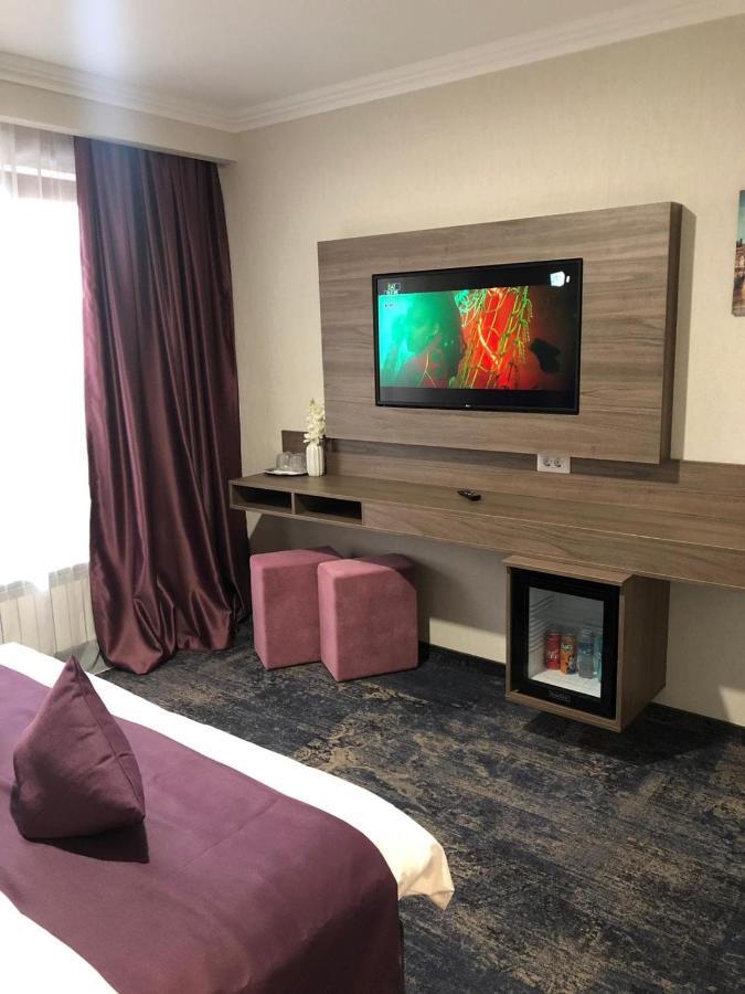 Hotel Yarus Plus بلوييست المظهر الخارجي الصورة