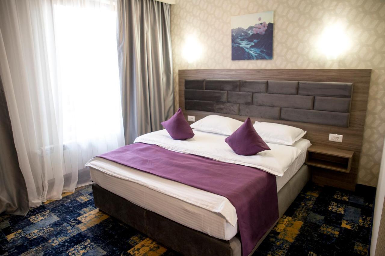 Hotel Yarus Plus بلوييست المظهر الخارجي الصورة