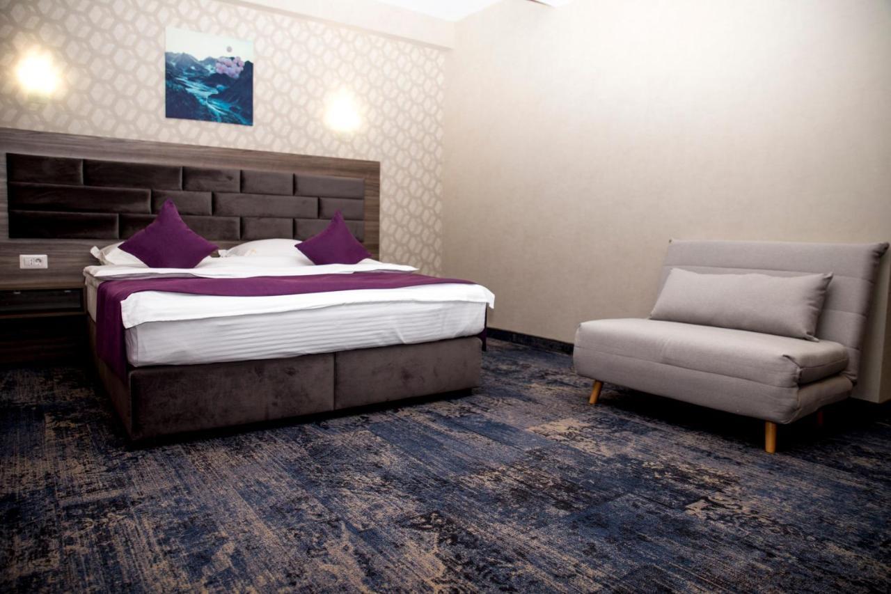 Hotel Yarus Plus بلوييست المظهر الخارجي الصورة