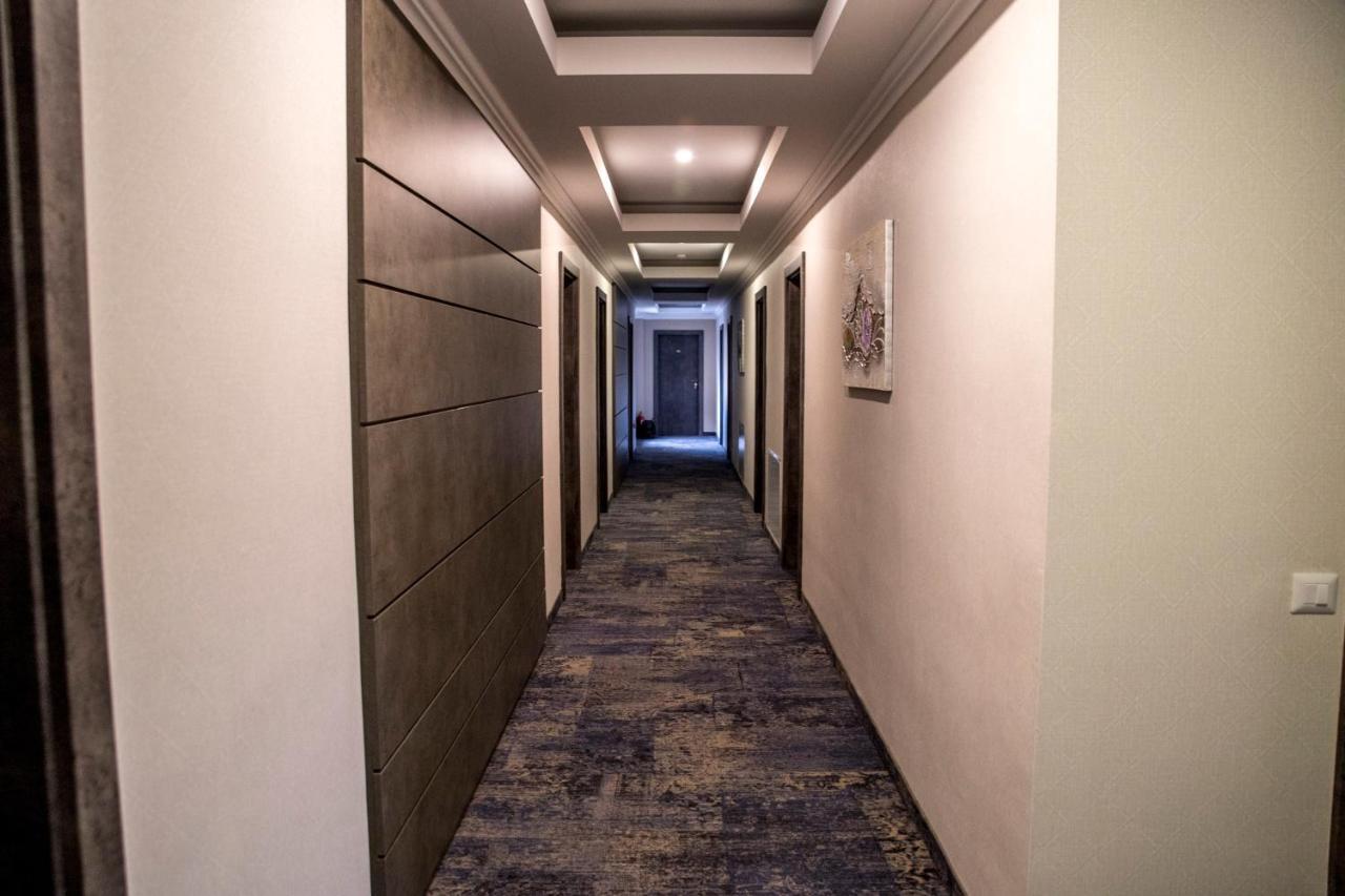 Hotel Yarus Plus بلوييست المظهر الخارجي الصورة