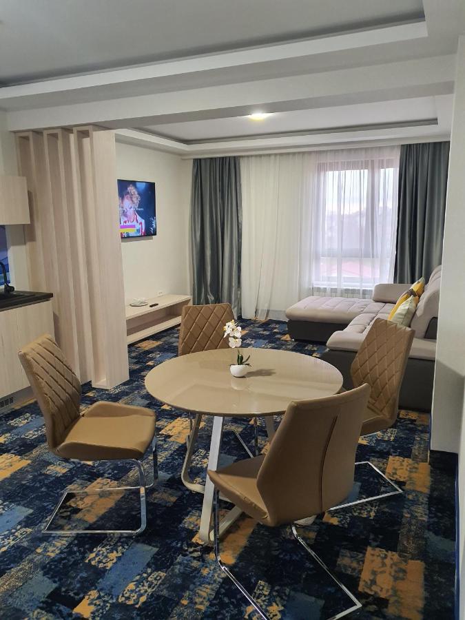Hotel Yarus Plus بلوييست المظهر الخارجي الصورة