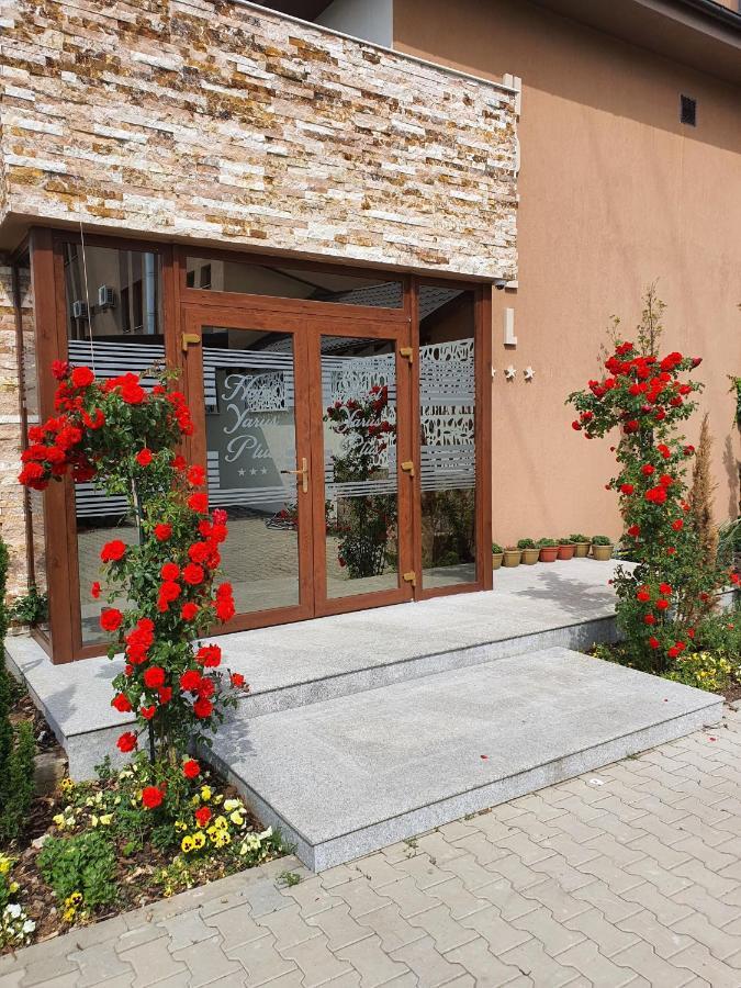 Hotel Yarus Plus بلوييست المظهر الخارجي الصورة